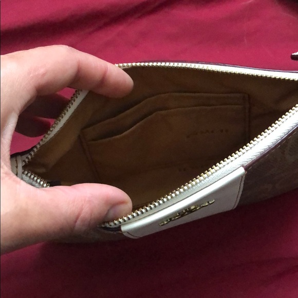 Coach wristlet - Picture 3 of 3